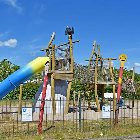 Homestay Ferienwohnung Im Seepark Mit Balkon 714 Sommerwind Sellin (Rugen)